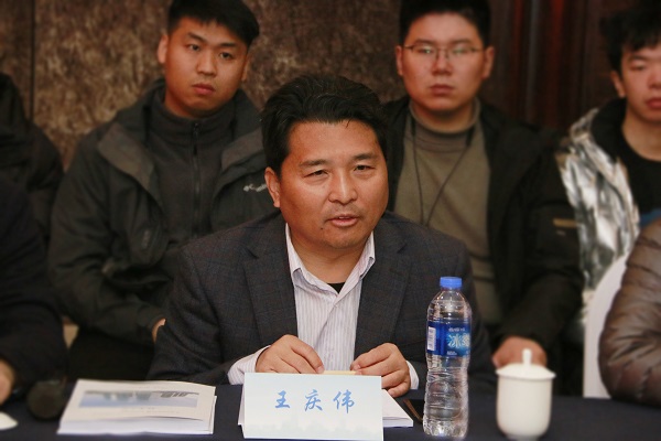 荣耀网页版登录入口_荣耀（中国）副董事长王庆伟发表讲话.jpg
