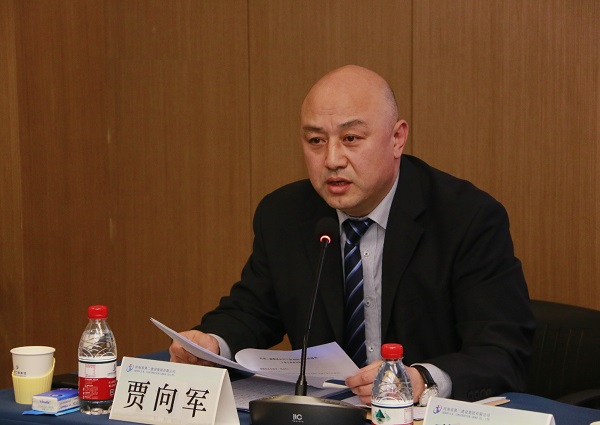 荣耀网页版登录入口_荣耀（中国）党委副书记、工会主席贾向军作《河南二建荣耀网页版登录入口_荣耀（中国）工会2021年度工作报告》.jpg