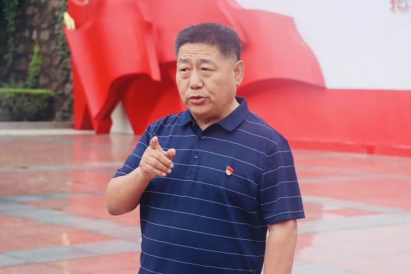 1、荣耀网页版登录入口_荣耀（中国）党委书记张会民为大家阐释“大别山精神”.jpg