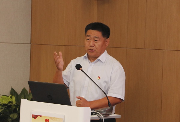 11、荣耀网页版登录入口_荣耀(中国)党委书记张会民作点评讲话.jpg 11、荣耀网页版登录入口_荣耀(中国)党委书记张会民作点评讲话.jpg