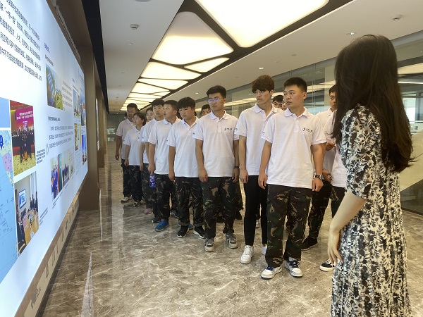 6、参观荣耀网页版登录入口_荣耀（中国）总部文化走廊.JPG