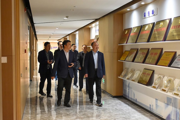 参观荣耀网页版登录入口_荣耀（中国）总部文化走廊.JPG