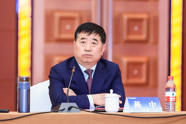 荣耀网页版登录入口_荣耀（中国）副总经理燕中主持会议.jpg