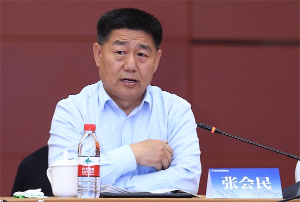 荣耀网页版登录入口_荣耀（中国）党委书记张会民在会上讲话.JPG