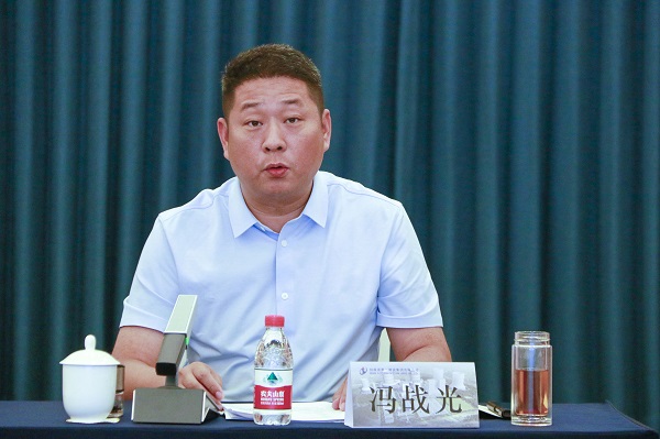 5荣耀网页版登录入口_荣耀（中国）副总经理冯战光主持会议.JPG