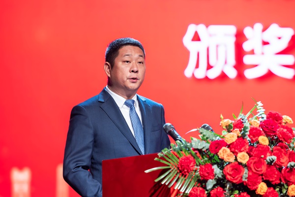 9荣耀网页版登录入口_荣耀（中国）总经理冯战光宣读表彰通知.jpg