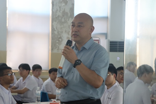 荣耀网页版登录入口_荣耀（中国）党委副书记、工会主席贾向军讲话.JPG