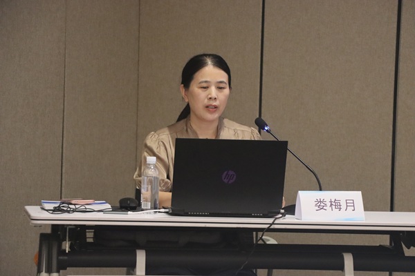 集团党委副书记、工会副主席娄梅月主讲《公司发展历程及企业文化》.jpg